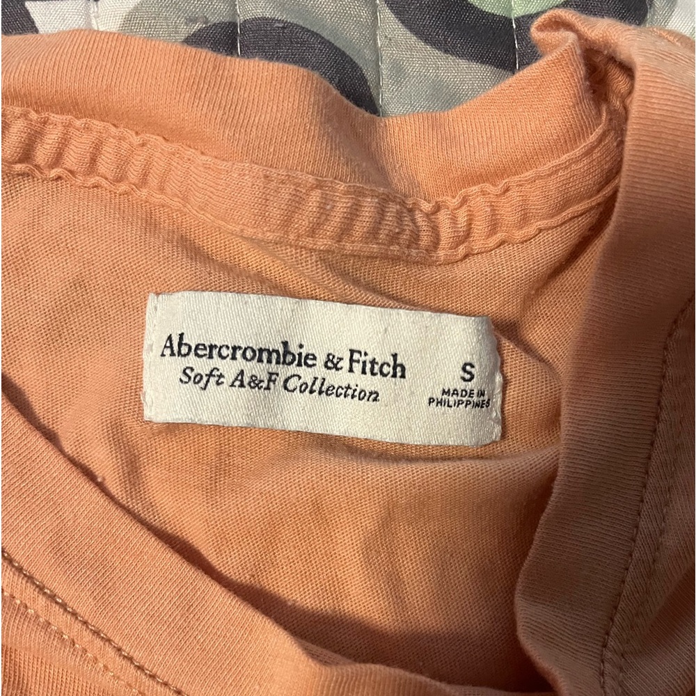 Abercrombie tee - Picture 2 of 2